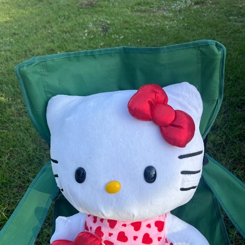 Hello Kitty Valentine Geeter Plush Gemmy Limited Edition 2016 20 inches tall - Picture 2 of 9
